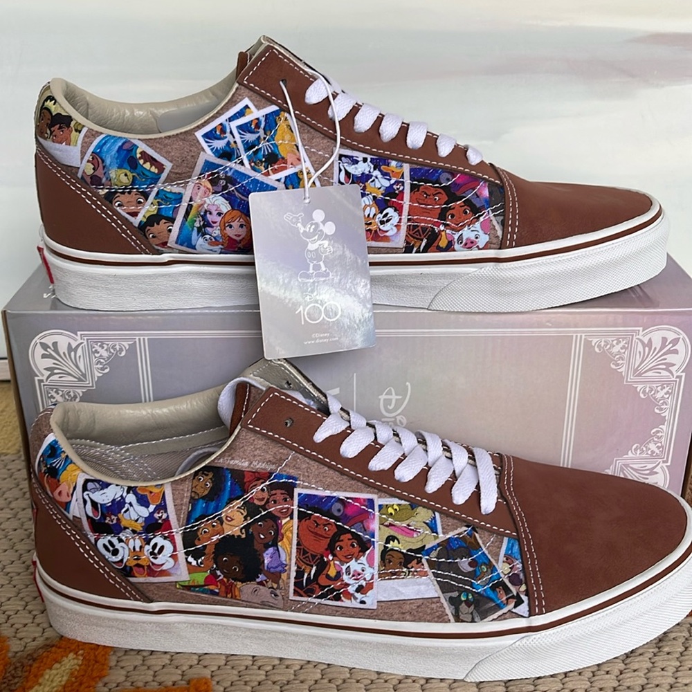 Vans Men’s Old Skool
Disney 100 Scrapbook Multi
VN0005UFBMB
Sneakers